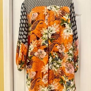 Tolani blouse size Large